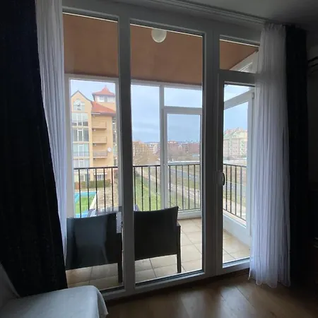 Sunny South View Apartman Napospart